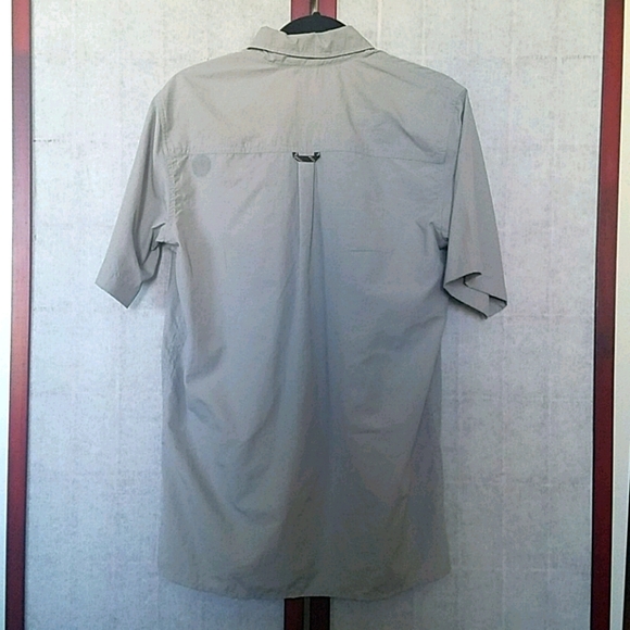 NWT Wrangler Gray casual utility short-sleeve button-down shirt. Men's size M. - Picture 2 of 4